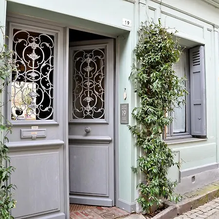 Capucine לינה וארוחת בוקר