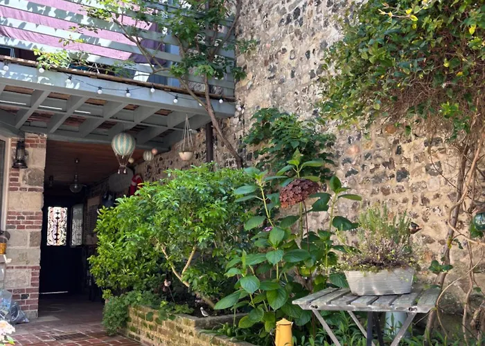 Capucine Онфлёр